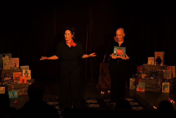 Image représentant le spectacle "Ni vues, ni connues" de la Compagnie Paroles de Lutins