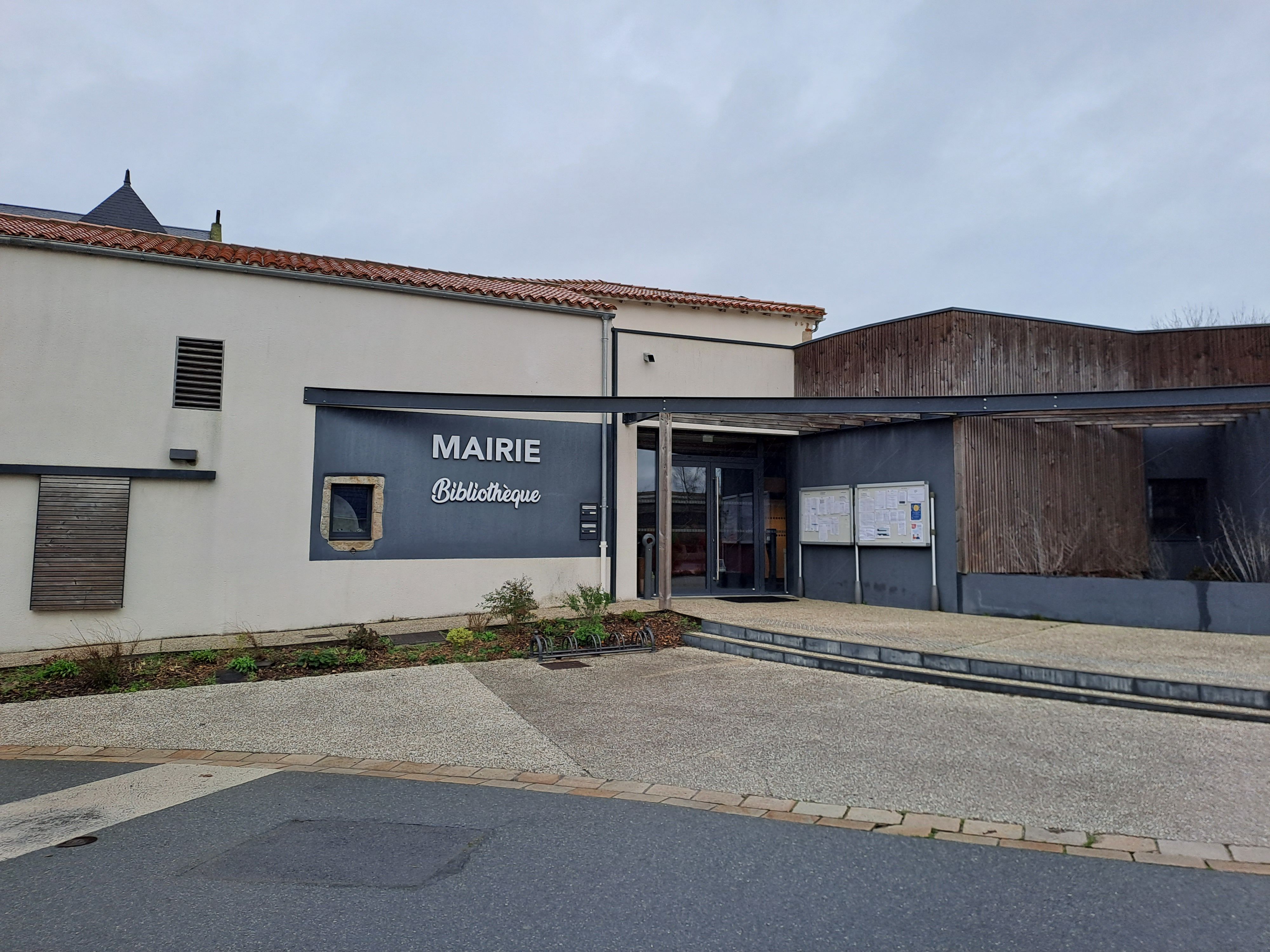 Image représentant l'entrée de la bibliothqèue de Saint-Martin-des-Tilleuls
