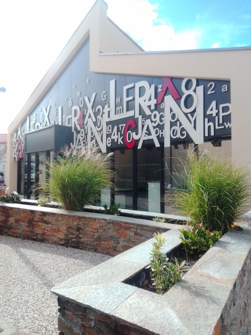  Image qui représente l'extérieur de la  bibliothèque de La Copechagnière