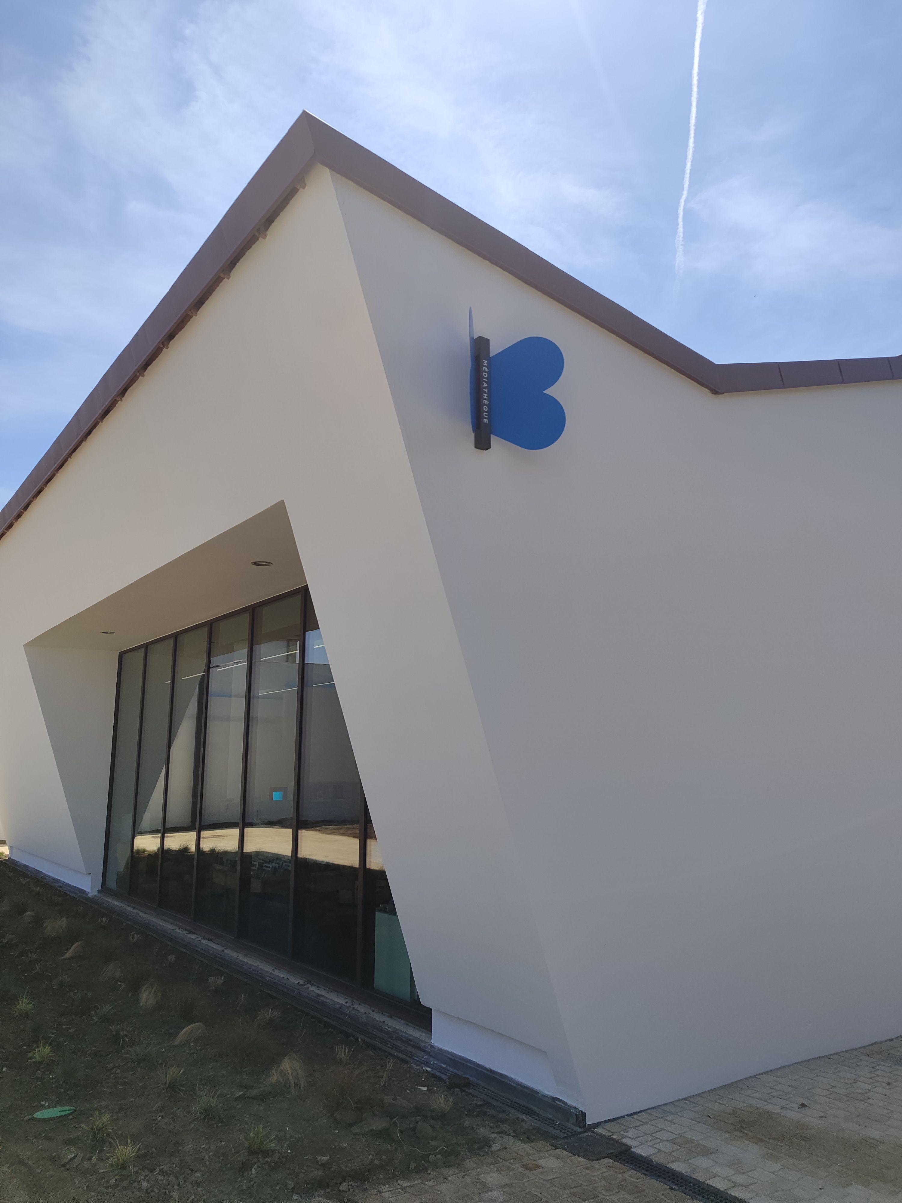 Image représentant l'entrée de la bibliothèque de l'Île d'Yeu