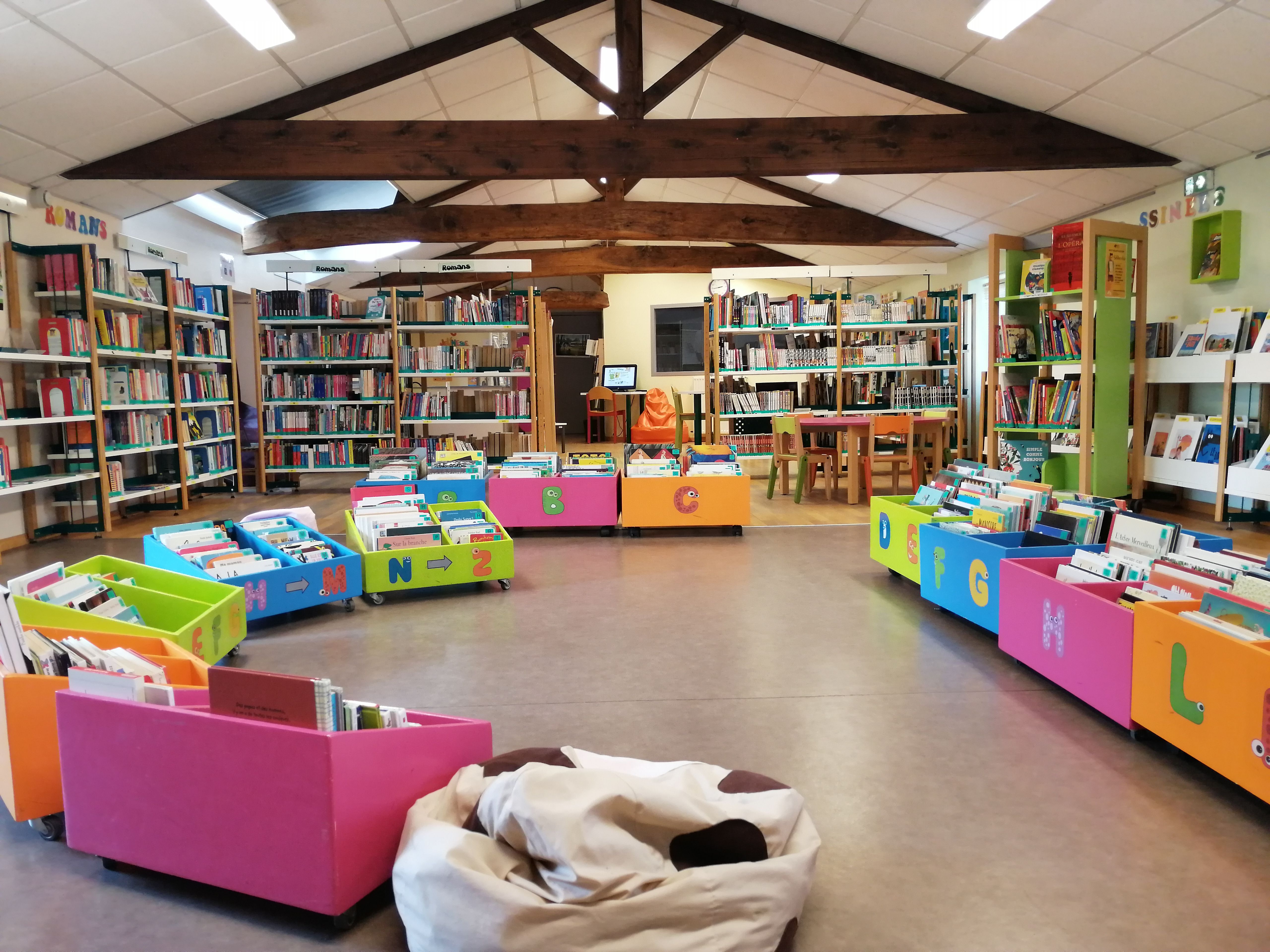 Image qui représente l'intérieur la Bibliothèque d'Essarts-en-Bocage 
