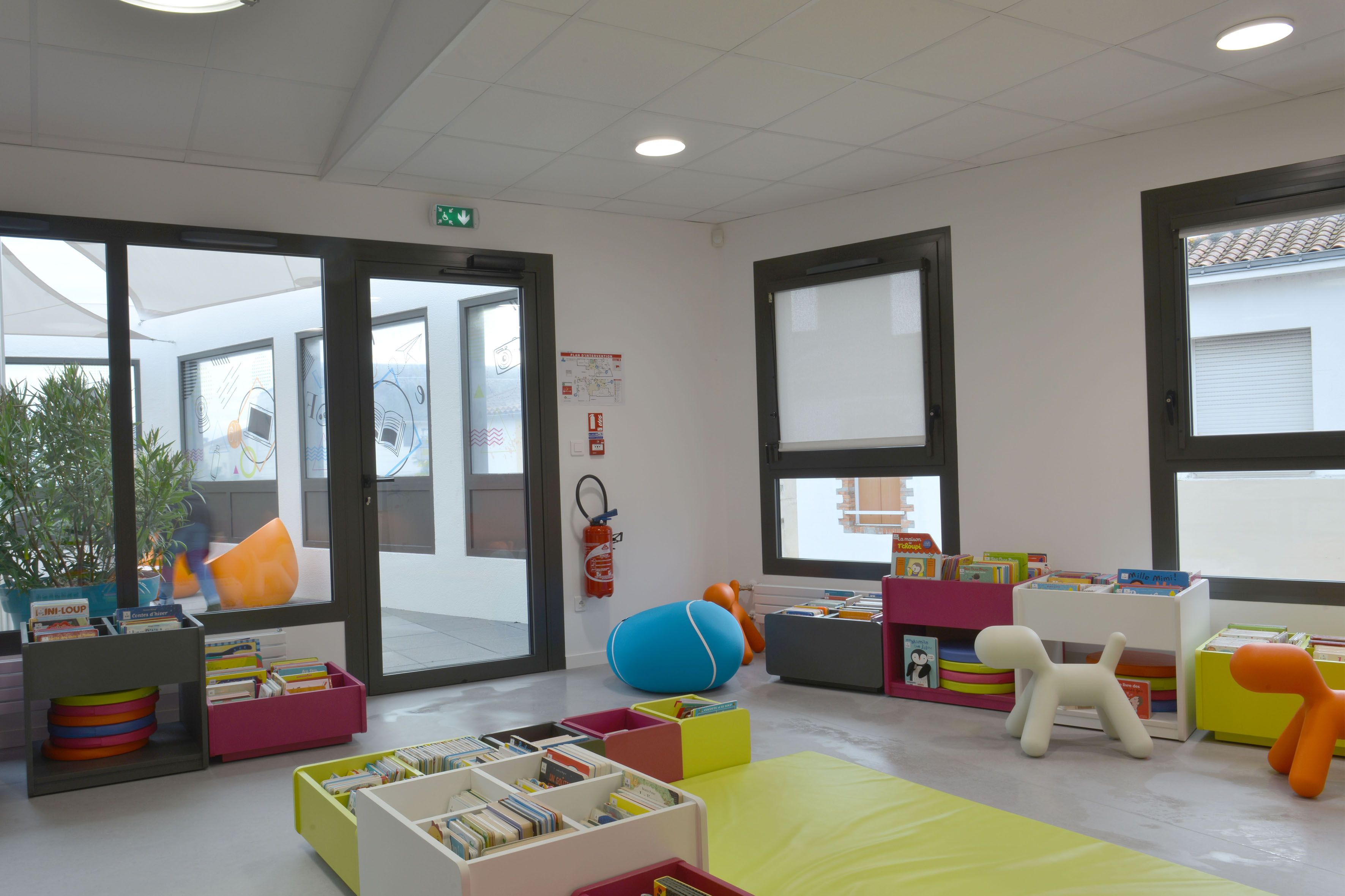  Image qui représente l'intérieur de la  bibliothèque de Saint-Gilles-Croix-de-Vie