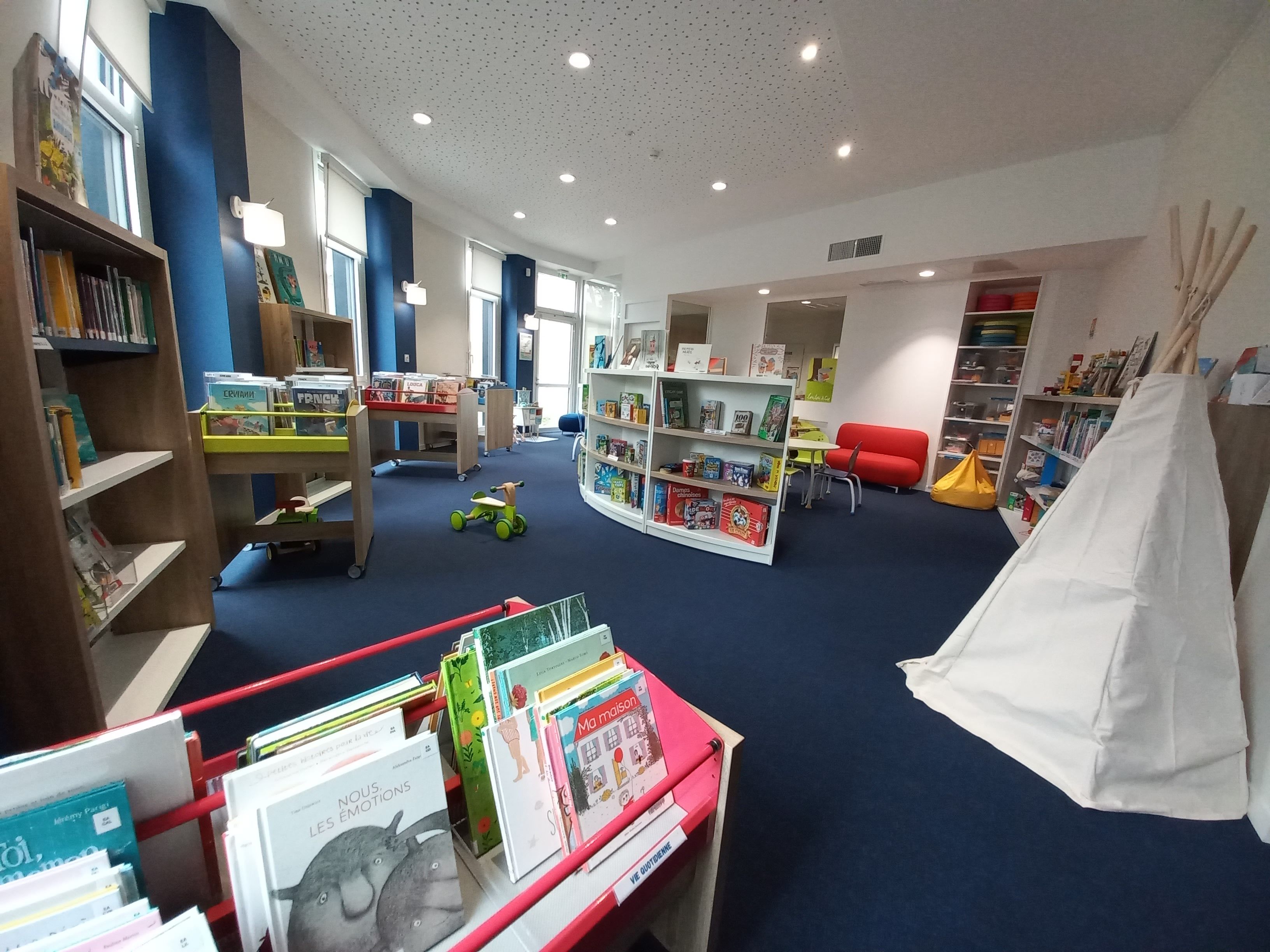 Image qui représente l'intérieur de la bibliothèque de Beauvoir-sur-mer