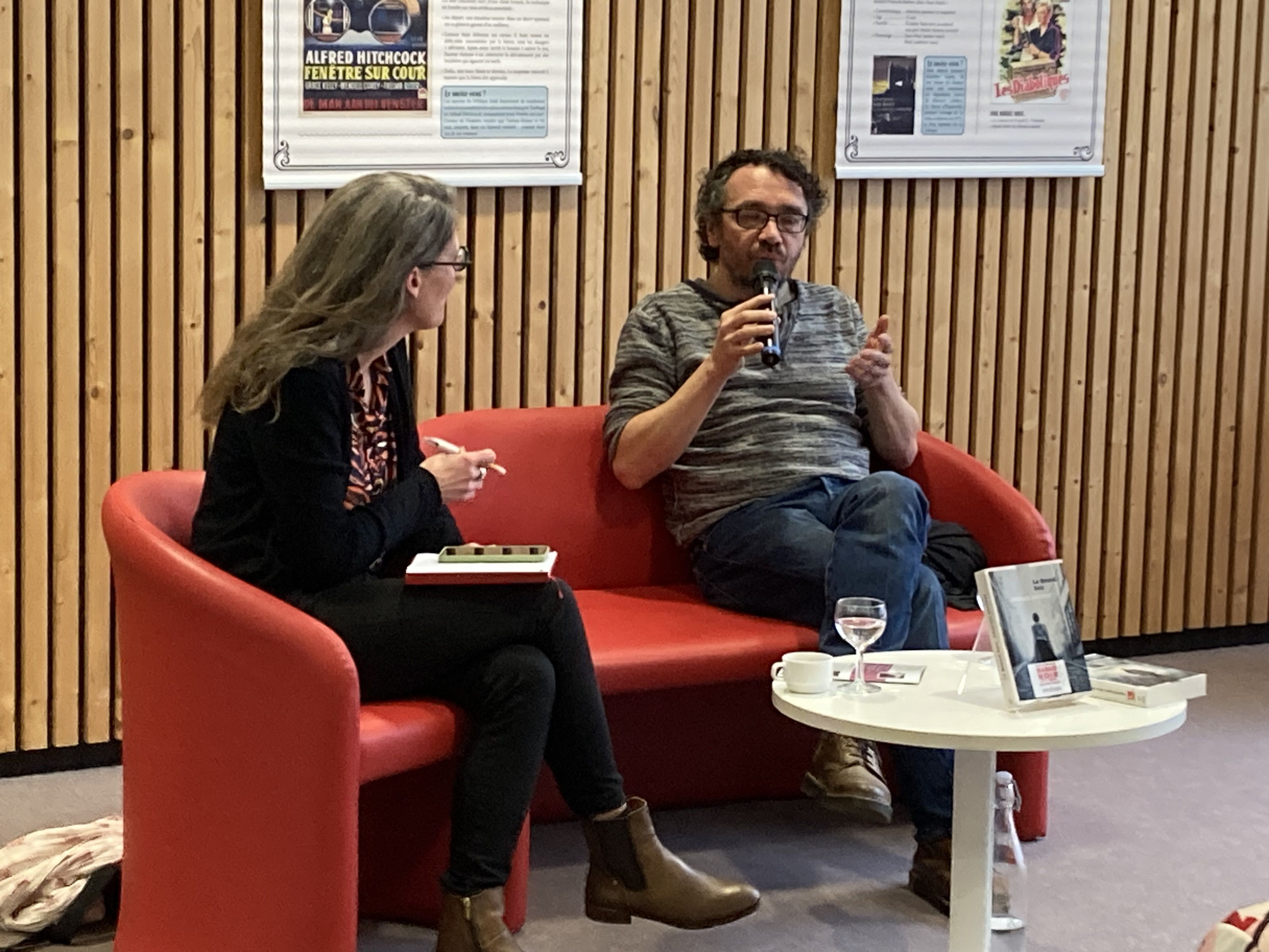 auteur et animateur dans une bibliothèque